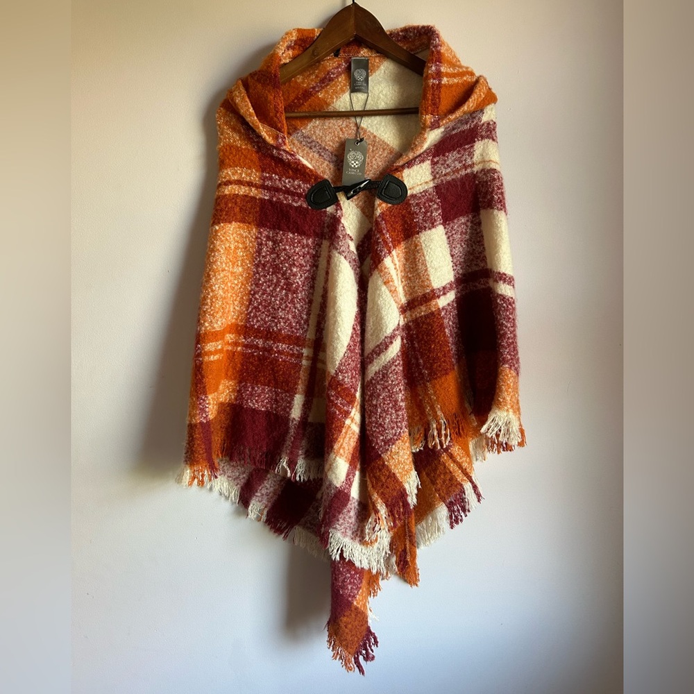 Vince Camuto plaid Hooded Poncho Cape Ruana with Toggle and Fringe, OS, NWT